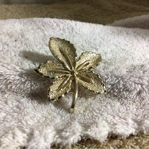 Gold Leaf Brooch Pin